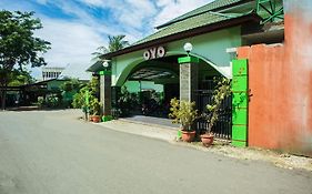 Super Oyo 1682 Greenia Hotel
